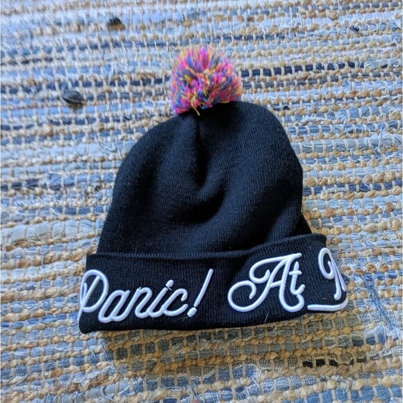 Panic at The Disco Black Winter Pom Pom Hat White Embroidered Lettering Music Fa - Picture 2 of 9